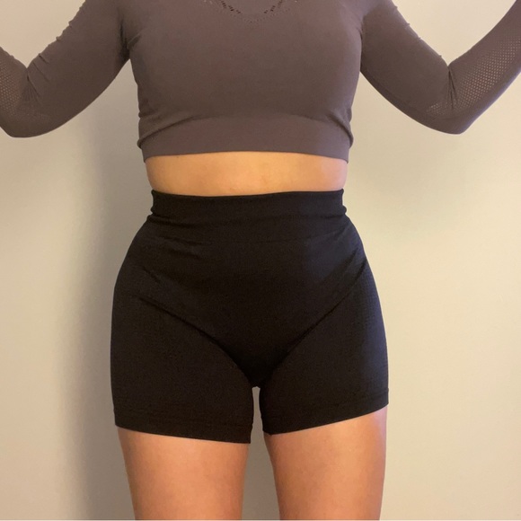 Waist Slimming Butt Lifting Workout Shorts in coal black Large - Picture 3 of 7